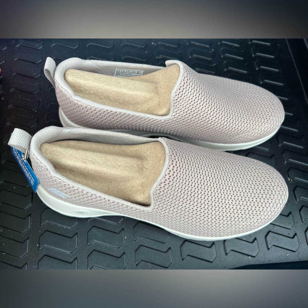 Skechers Go Walk Joy